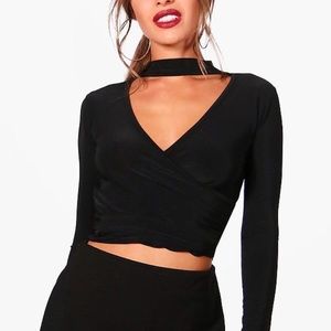 Black wrap top with choker accent! 🖤